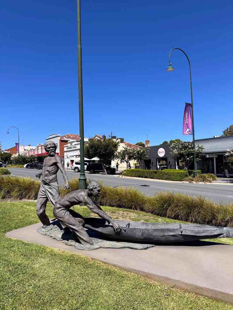 Jacky Jacky and Yarri statue, Gundagai
